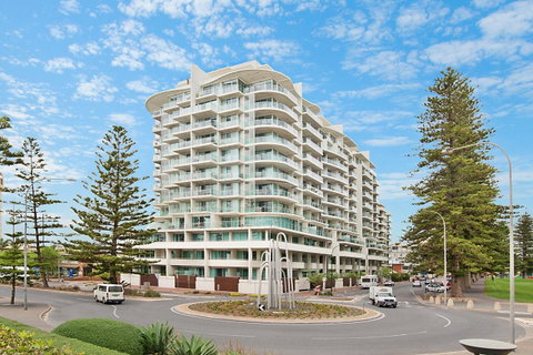 Beachside Luxury & Comfort, Ocean Views In Glenelg - Hervey Bay Accommodation 22