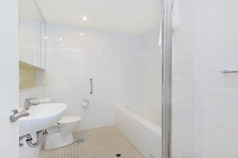 Beachside Luxury & Comfort, Ocean Views In Glenelg - Hervey Bay Accommodation 19