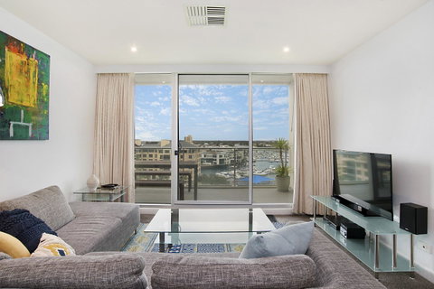 Beachside Luxury & Comfort, Ocean Views In Glenelg - Hervey Bay Accommodation 8