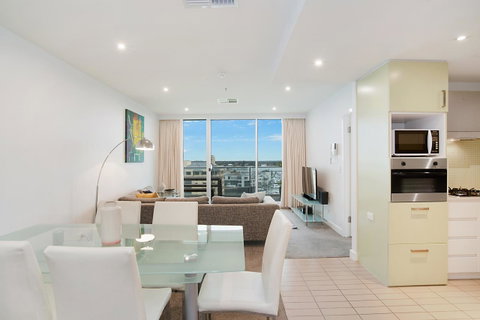 Beachside Luxury & Comfort, Ocean Views In Glenelg - Hervey Bay Accommodation 7