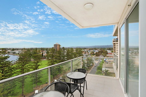 Beachside Luxury & Comfort, Ocean Views In Glenelg - Hervey Bay Accommodation 23