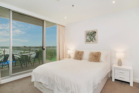 Beachside Luxury & Comfort, Ocean Views In Glenelg - Hervey Bay Accommodation 12