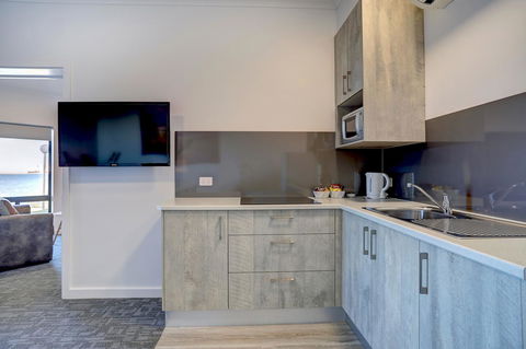 Limani Motel - Hervey Bay Accommodation 1