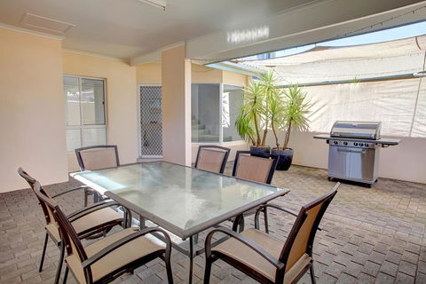 Bay Bliss - Hervey Bay Accommodation 2