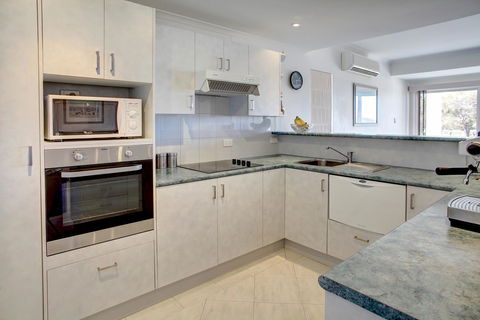 Bay Bliss - Hervey Bay Accommodation 7