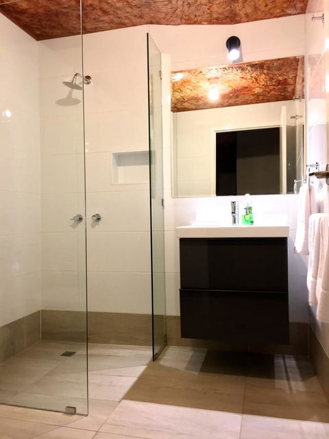 The Lookout Cave Underground Motel - Hervey Bay Accommodation 11