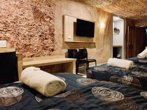 The Lookout Cave Underground Motel - Hervey Bay Accommodation 3