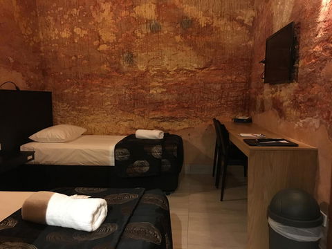 The Lookout Cave Underground Motel - Hervey Bay Accommodation 12