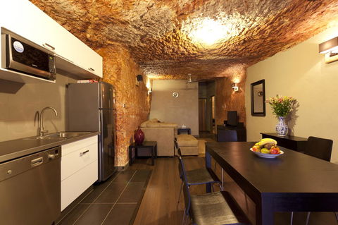 The Lookout Cave Underground Motel - Hervey Bay Accommodation 21