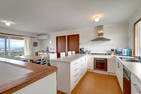SeaWatch-Sea Views - Hervey Bay Accommodation 3