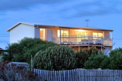 SeaWatch-Sea Views - Hervey Bay Accommodation 0