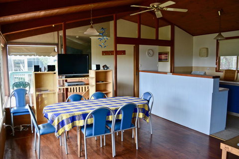 Dolphinview - Hervey Bay Accommodation 3