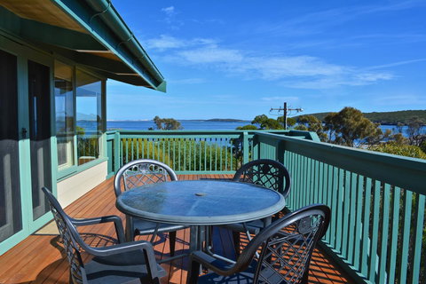Dolphinview - Hervey Bay Accommodation 0