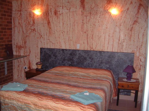 Radeka Downunder Underground Motel - Tourism Hervey Bay 1