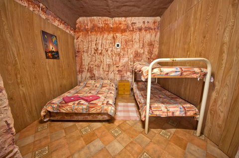 Radeka Downunder Underground Motel - Tourism Hervey Bay 2