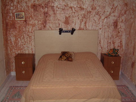 Radeka Downunder Underground Motel - Tourism Hervey Bay 9