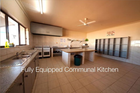 Radeka Downunder Underground Motel - Tourism Hervey Bay 12