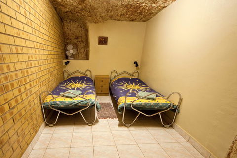 Radeka Downunder Underground Motel - Tourism Hervey Bay 5