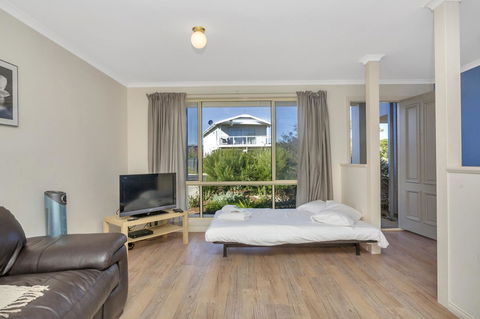 The Lighthouse - Port Willunga - C21 SouthCoast Holidays - Tourism Hervey Bay 9