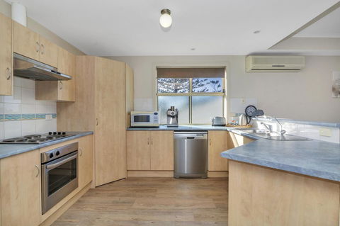 The Lighthouse - Port Willunga - C21 SouthCoast Holidays - Tourism Hervey Bay 6