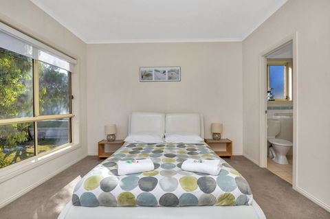 The Lighthouse - Port Willunga - C21 SouthCoast Holidays - Tourism Hervey Bay 3