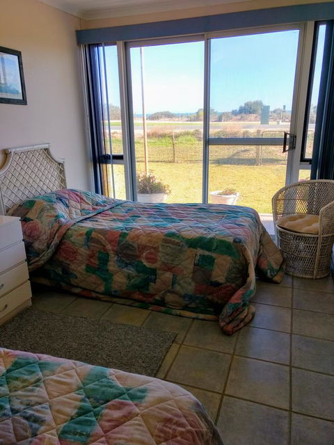 Seafront Shack - Tourism Hervey Bay 8