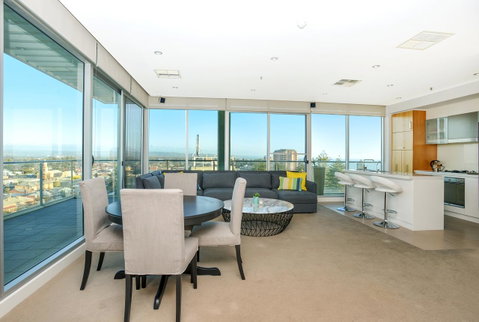 Glenelg Skyline Penthouse - Hervey Bay Accommodation 7