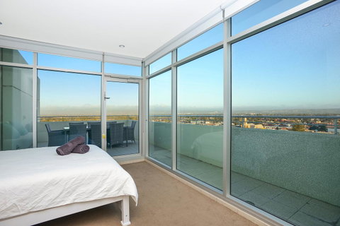 Glenelg Skyline Penthouse - Hervey Bay Accommodation 13