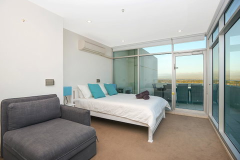Glenelg Skyline Penthouse - Hervey Bay Accommodation 36
