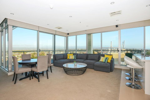 Glenelg Skyline Penthouse - Hervey Bay Accommodation 8