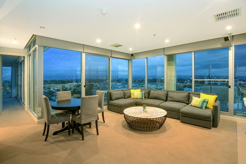 Glenelg Skyline Penthouse - Hervey Bay Accommodation 4