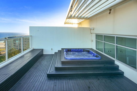Glenelg Skyline Penthouse - Hervey Bay Accommodation 15