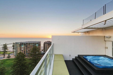 Glenelg Skyline Penthouse - Hervey Bay Accommodation 27
