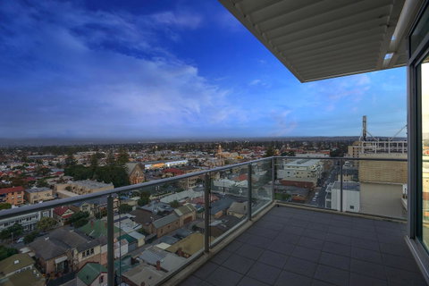 Glenelg Skyline Penthouse - Hervey Bay Accommodation 28