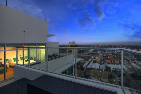 Glenelg Skyline Penthouse - Hervey Bay Accommodation 10