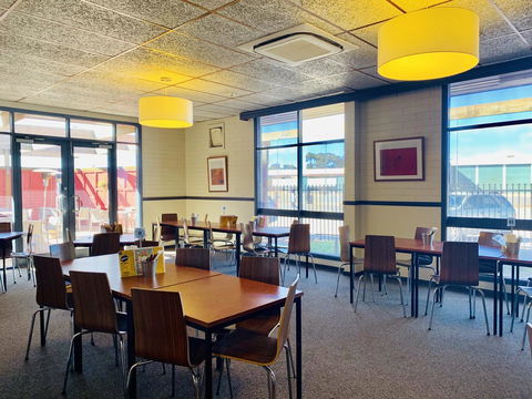 Opal Inn Hotel, Motel, Caravan Park - Hervey Bay Accommodation 28