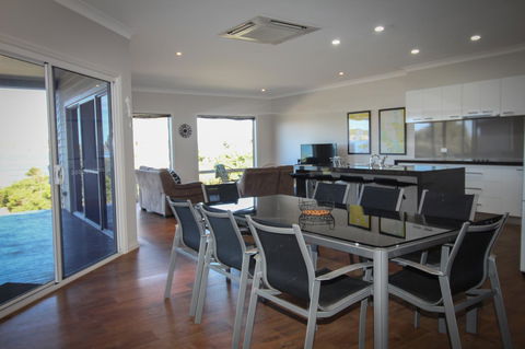 Waterfront On Osprey - Hervey Bay Accommodation 4