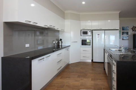 Waterfront On Osprey - Hervey Bay Accommodation 13