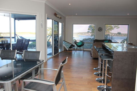 Waterfront On Osprey - Hervey Bay Accommodation 7