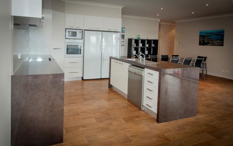 Waterfront On Osprey - Hervey Bay Accommodation 8