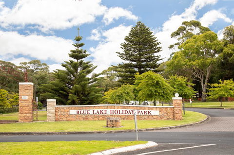 Blue Lake Holiday Park - Tourism Hervey Bay 0