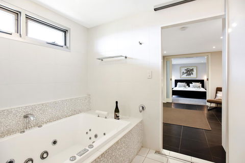 Esplanade Escape - Tourism Hervey Bay 23