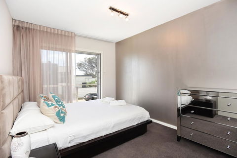 Esplanade Escape - Tourism Hervey Bay 13