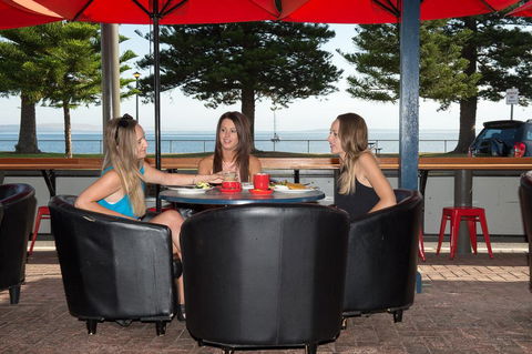 Grand Tasman Hotel - Hervey Bay Accommodation 14