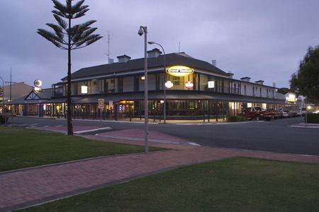Grand Tasman Hotel - Hervey Bay Accommodation 16