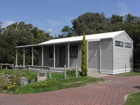 Lakeside Tourist Park - Hervey Bay Accommodation 1