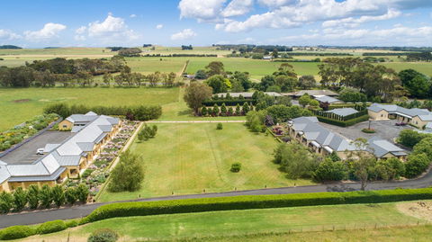 The Barn Accommodation - Tourism Hervey Bay 1