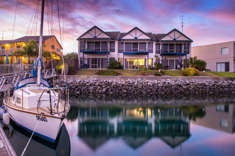 Marina Reflections - Tourism Hervey Bay 0