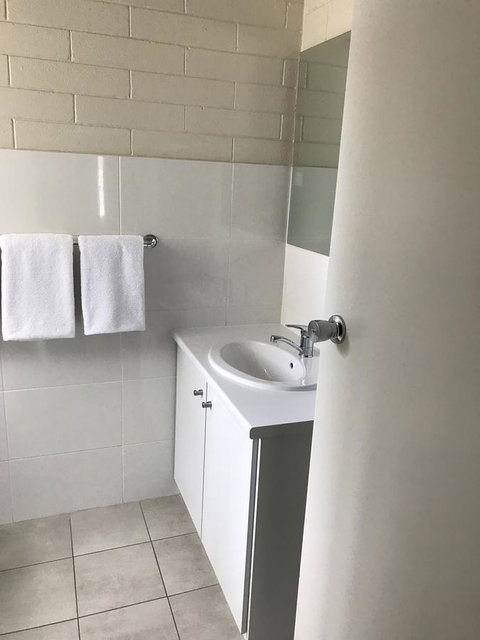 Victor Harbor City Inn - Hervey Bay Accommodation 2