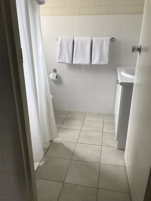 Victor Harbor City Inn - Hervey Bay Accommodation 1